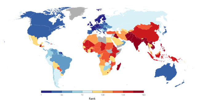 A map of the world using colors to indicate sustainability ranking of 180 countries, with red as least sustainable and blue as most.